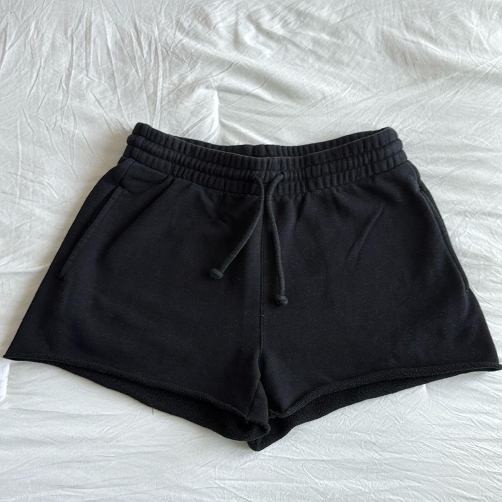 Aritzia Tna Cozy Fleece Boyfriend 3” Sweatshort (Black)